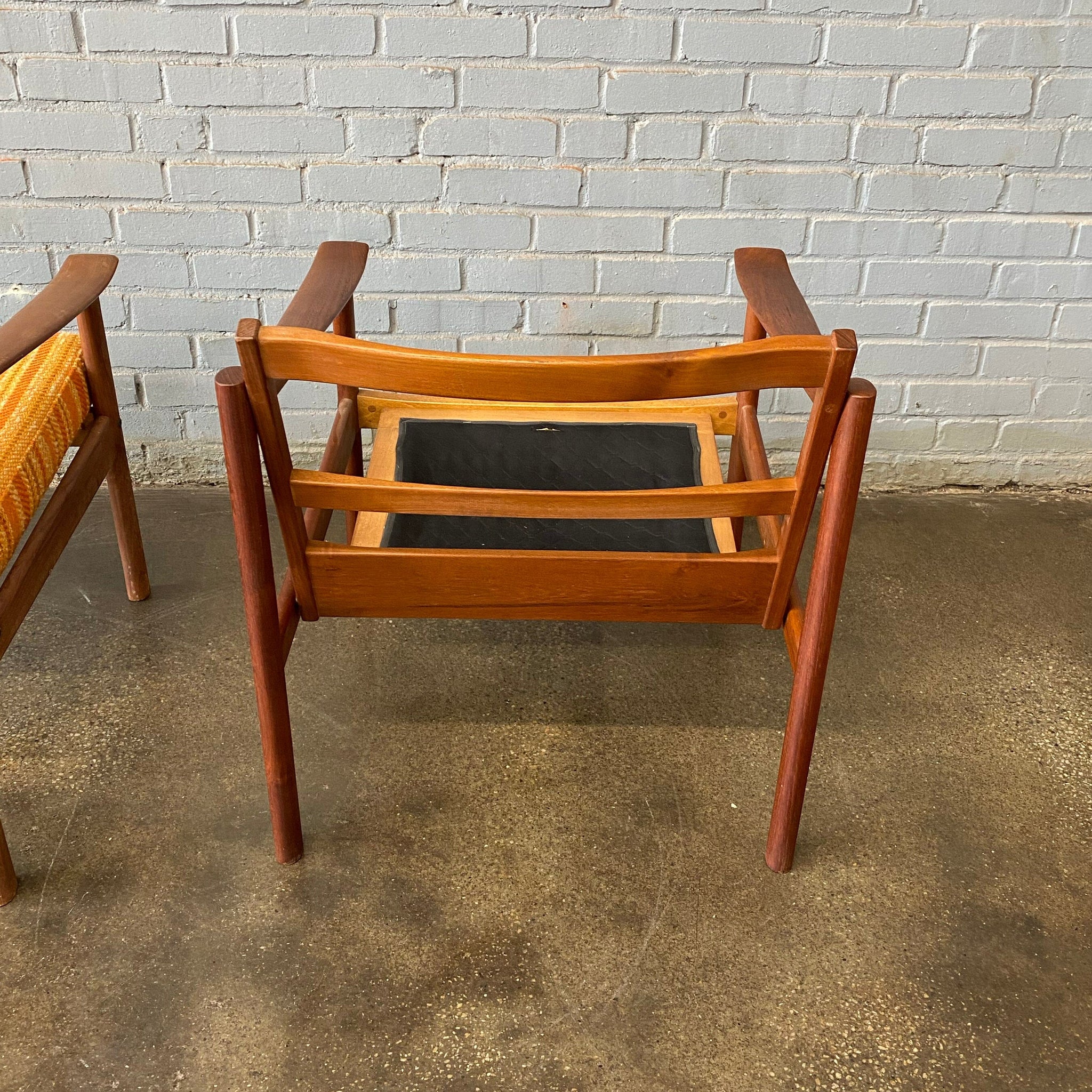 Pair of teak lounge chairs by Peter Hvidt Lounge Chairs Soborg Mobler 