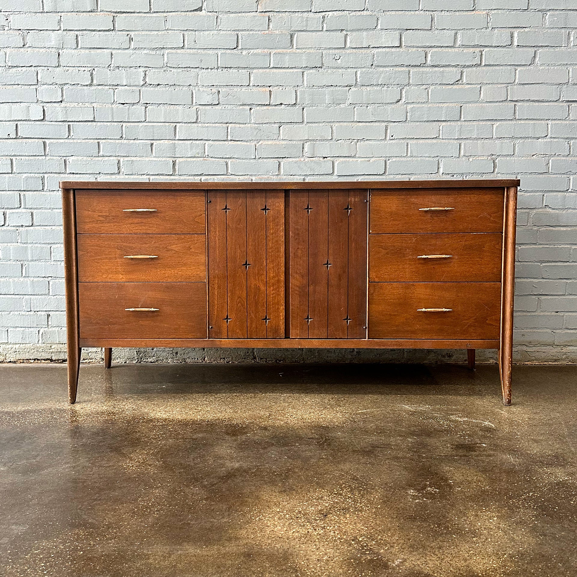 Broyhill Saga Mid-Century Modern Dresser