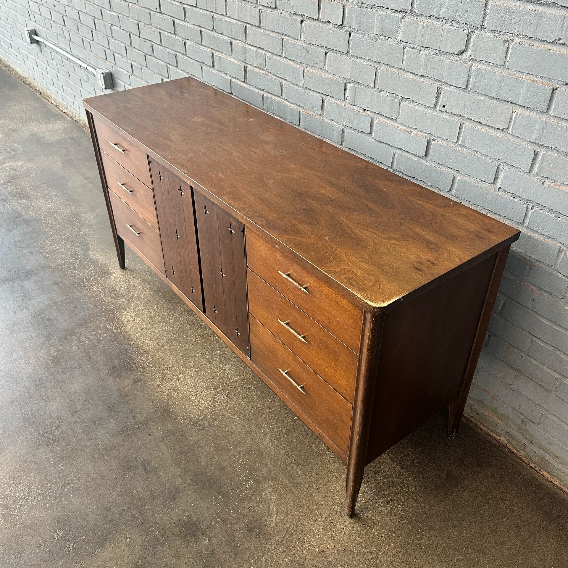 Broyhill Saga Mid-Century Modern Dresser