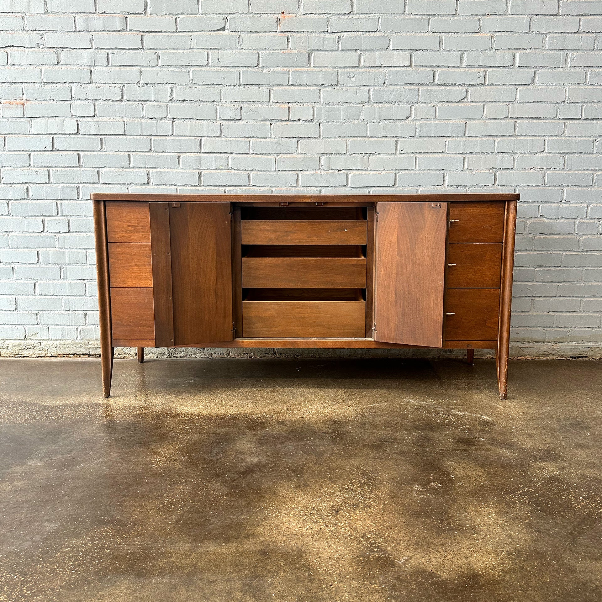 Broyhill Saga Mid-Century Modern Dresser