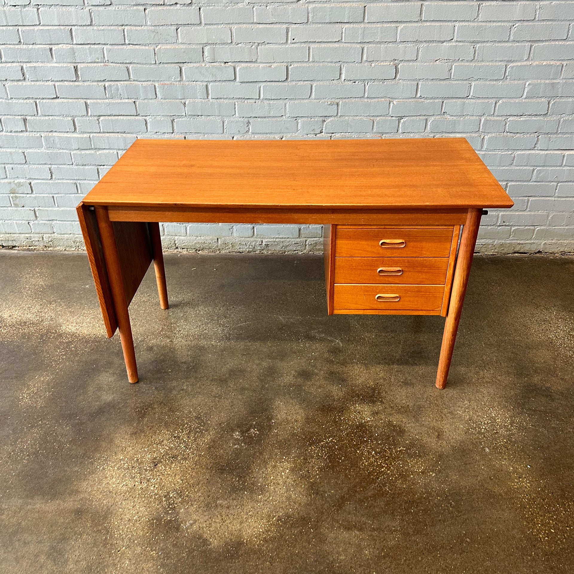 Danish sliding desk in teak