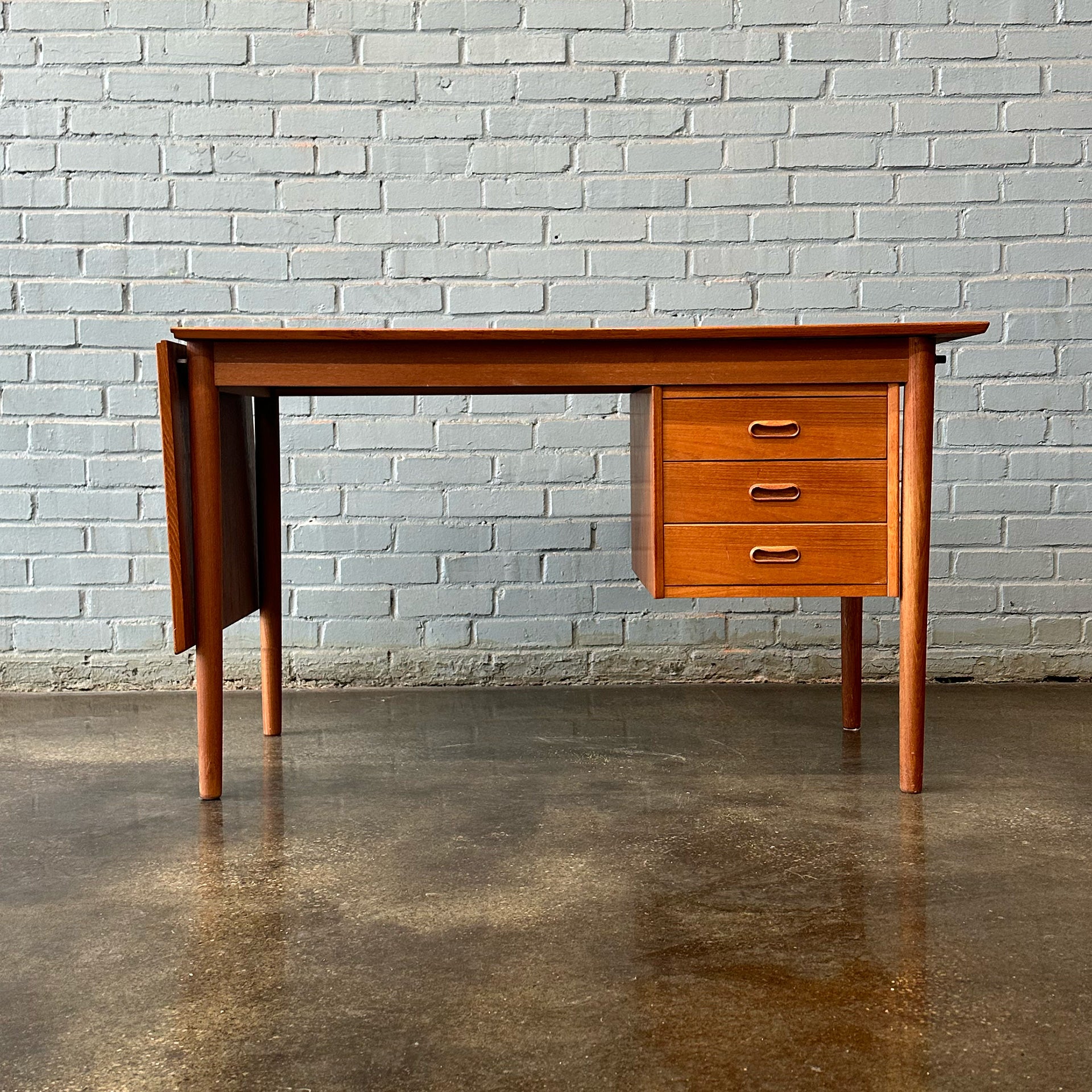 Danish sliding desk in teak