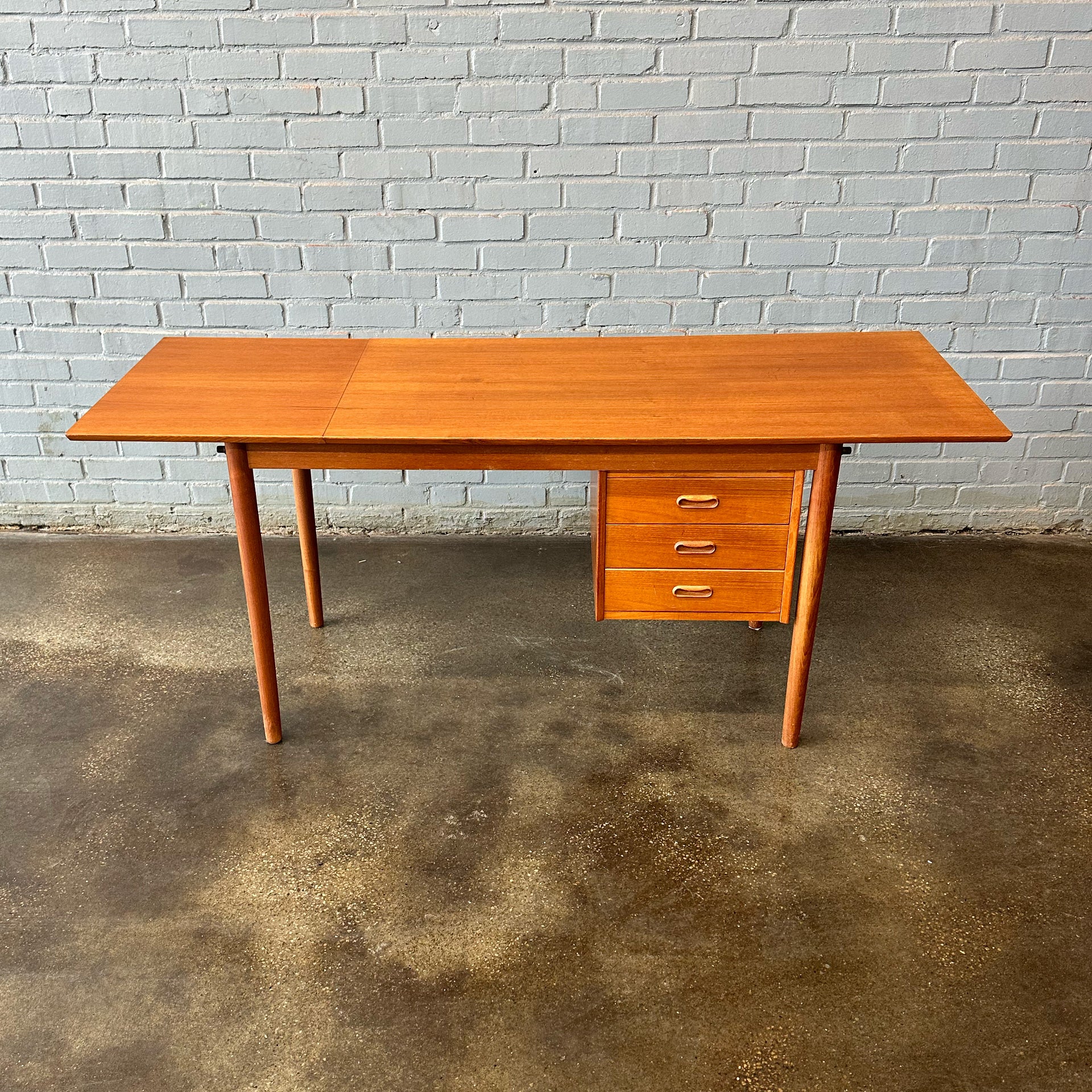 Danish sliding desk in teak