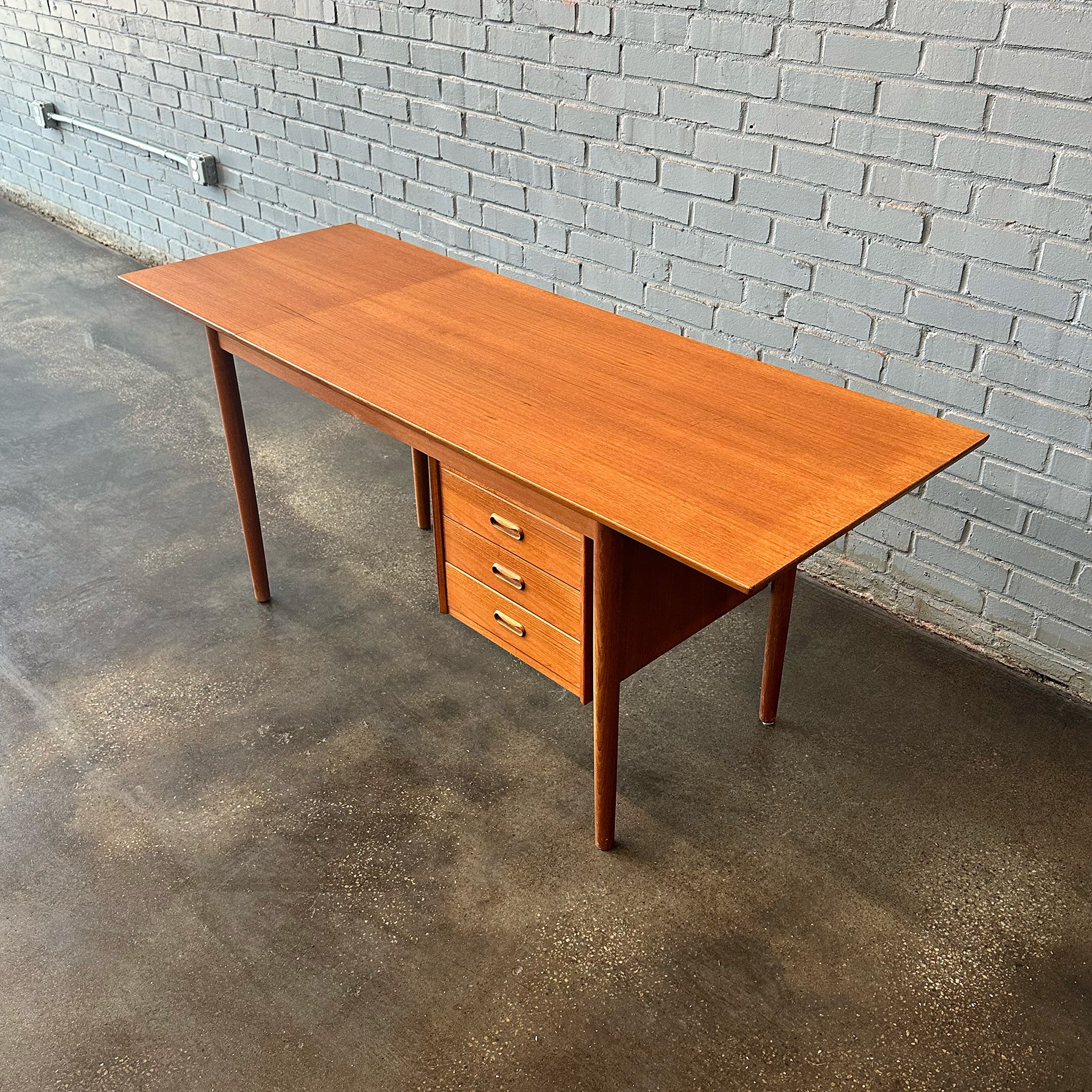 Danish sliding desk in teak