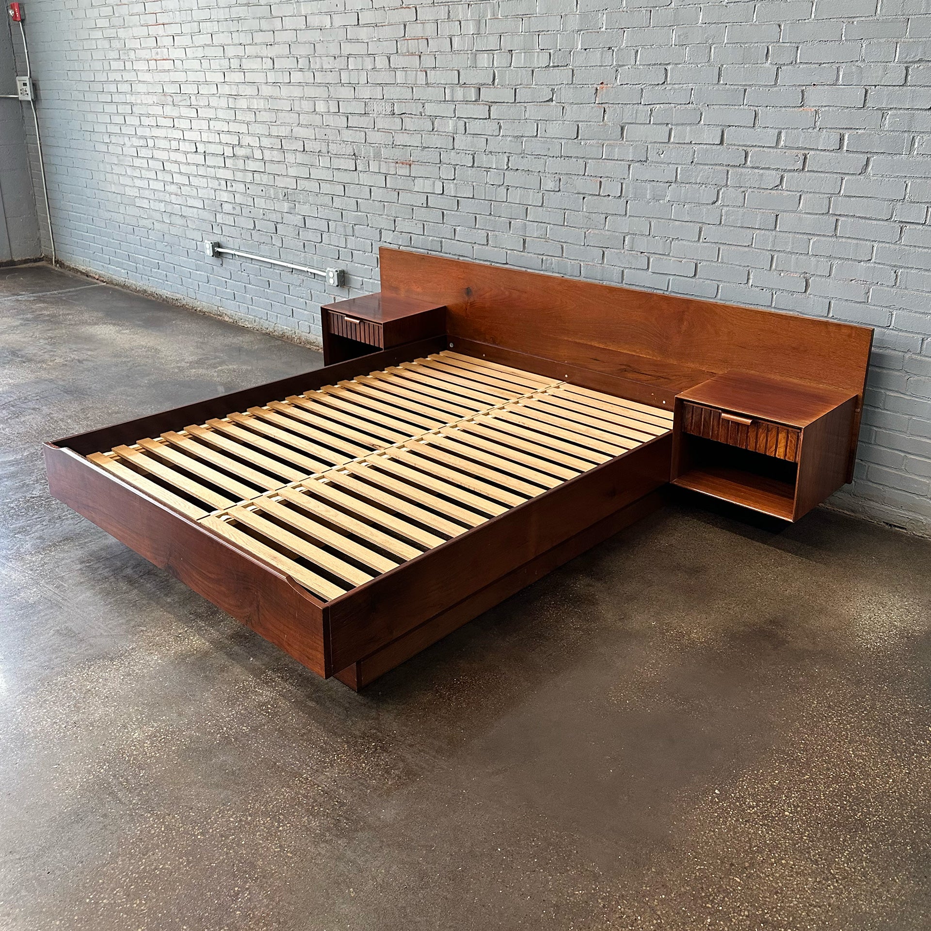 Solid Walnut Mid-Century Modern Platform Bed – Queen Size