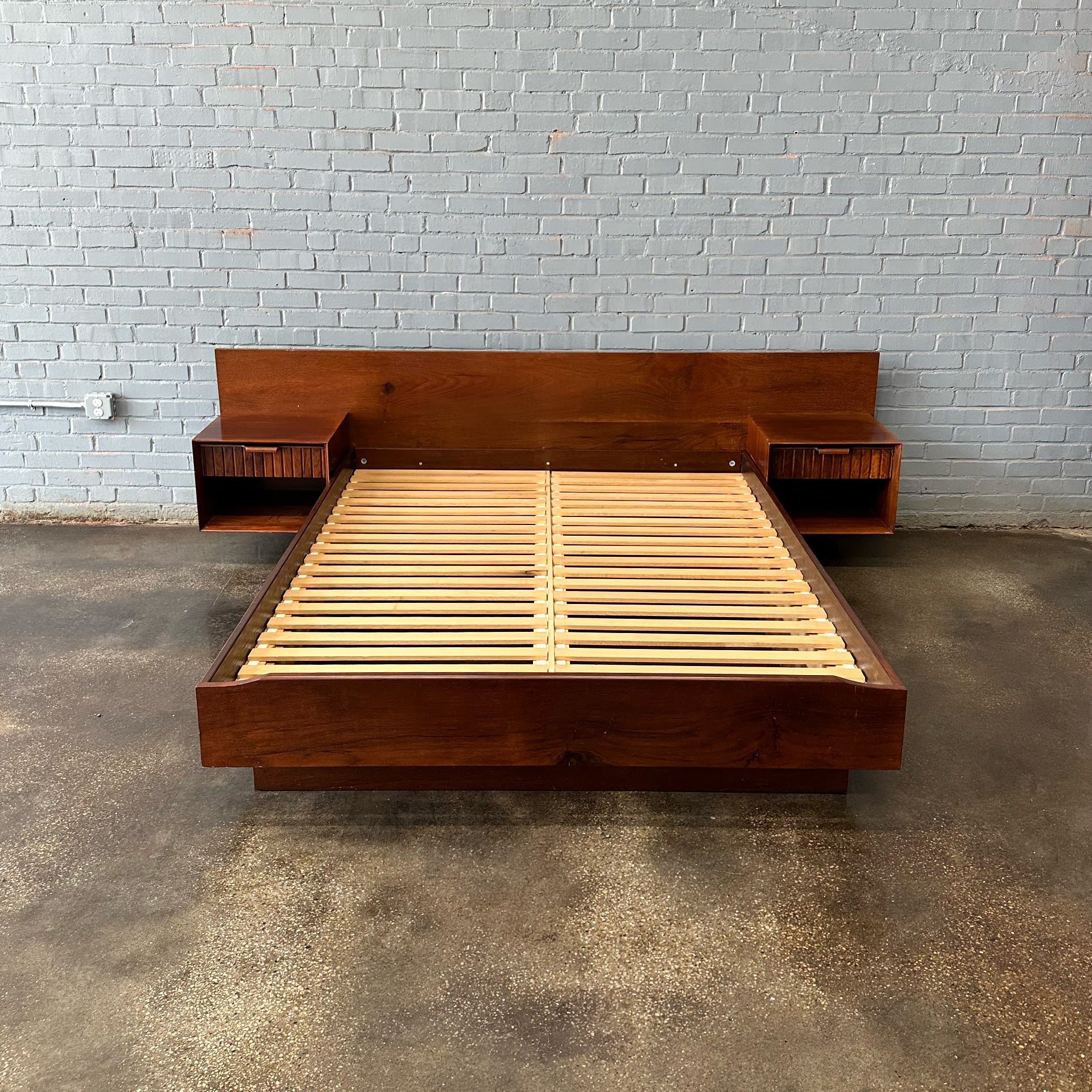 Solid Walnut Mid-Century Modern Platform Bed – Queen Size