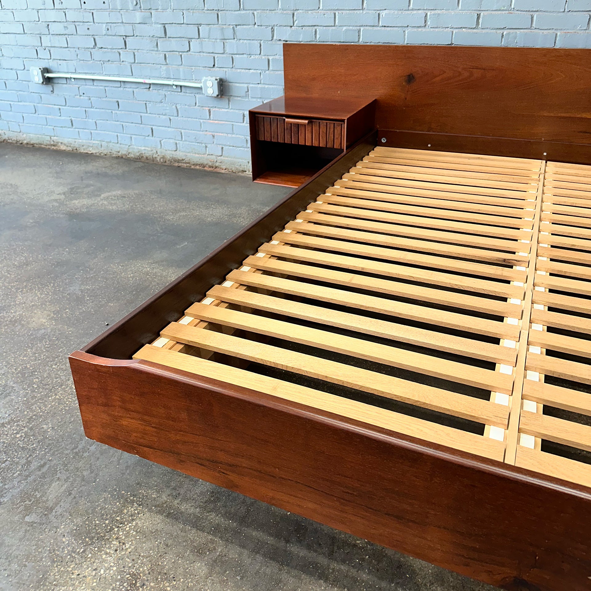 Solid Walnut Mid-Century Modern Platform Bed – Queen Size