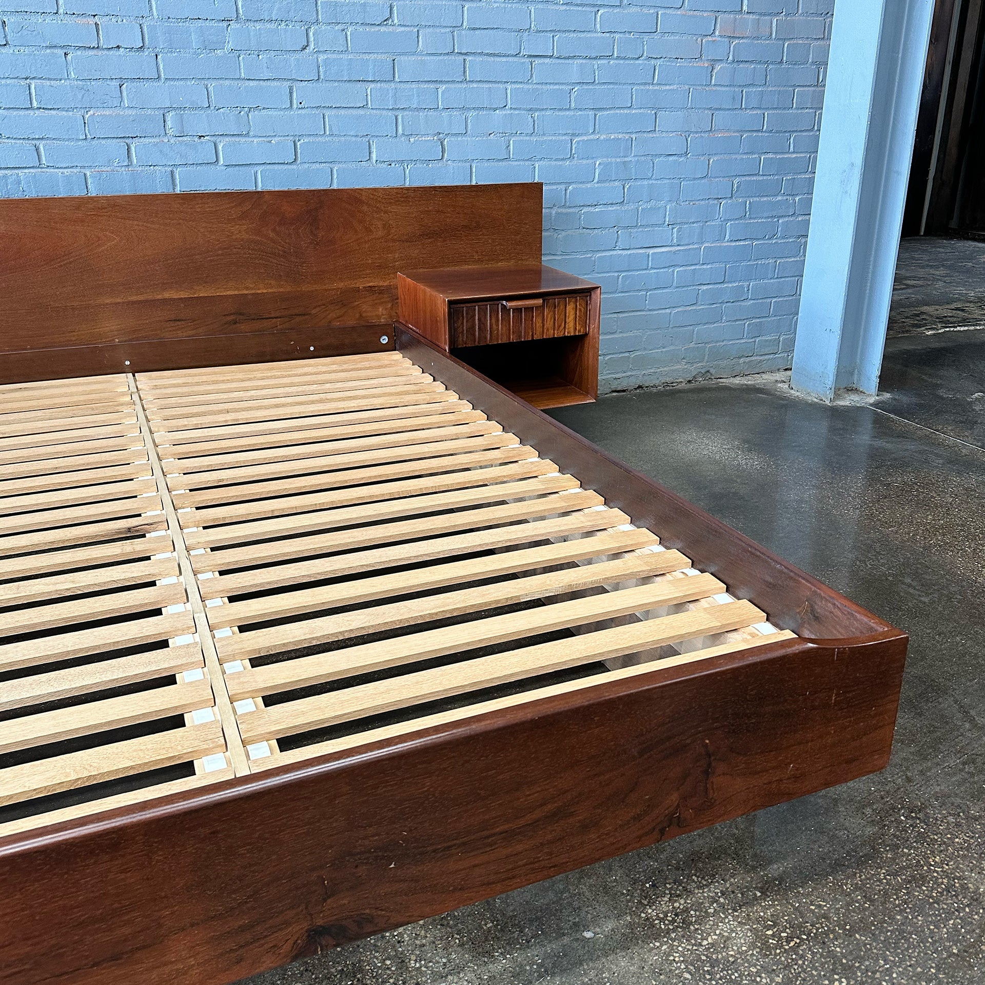 Solid Walnut Mid-Century Modern Platform Bed – Queen Size