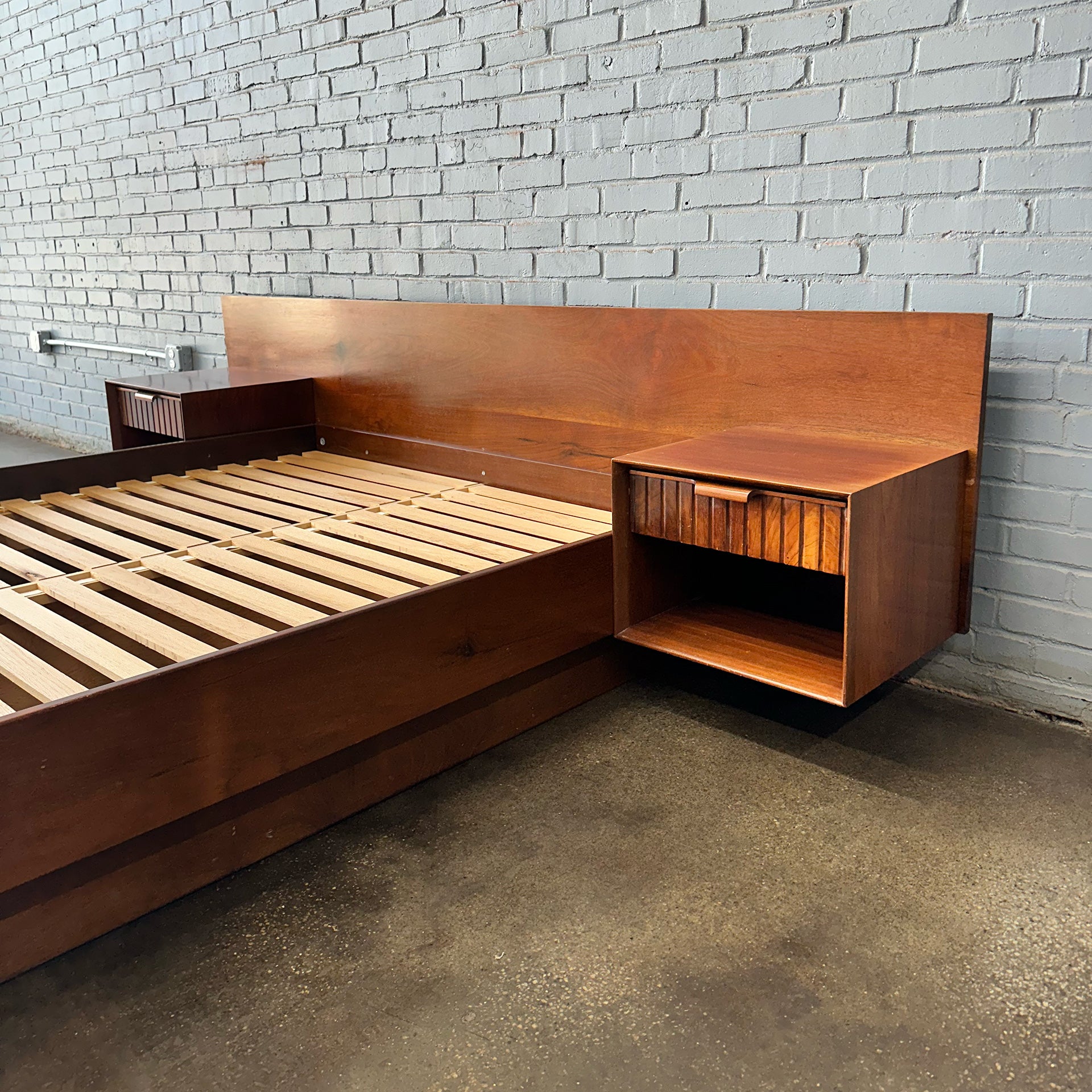 Solid Walnut Mid-Century Modern Platform Bed – Queen Size