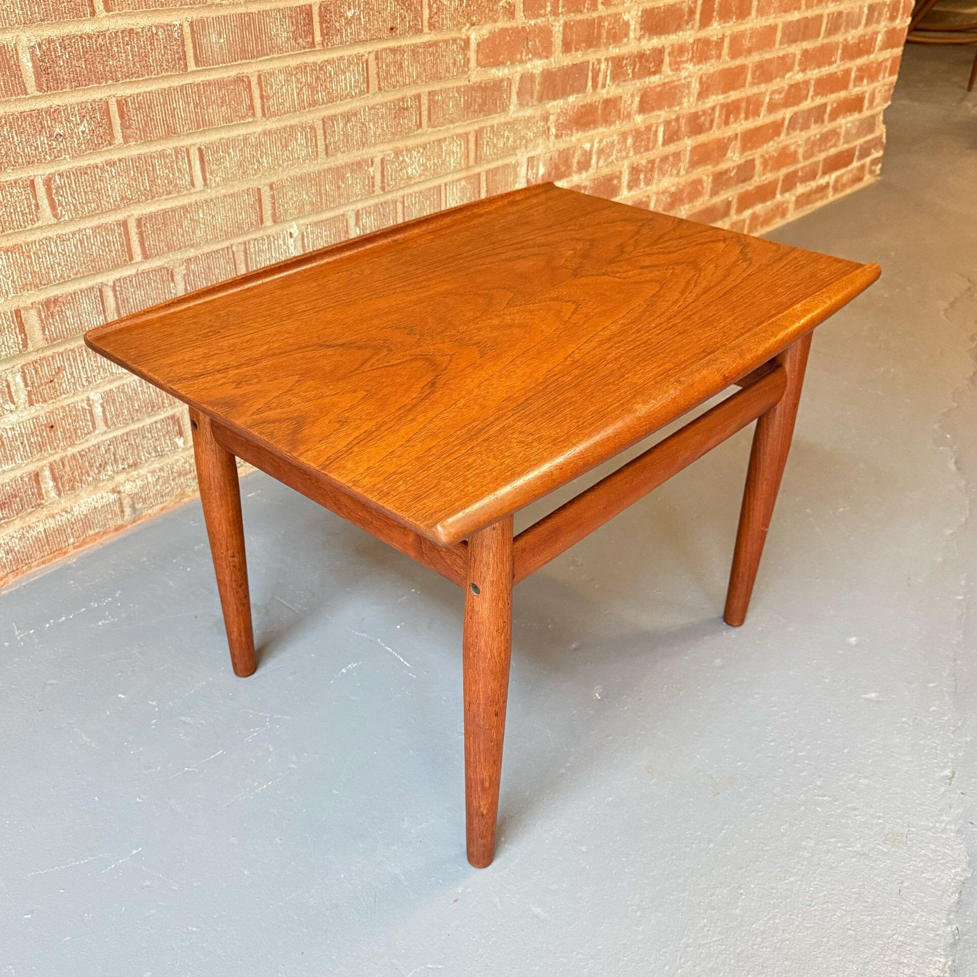 J　TEAK Table Danish Teak Side Table by Grete Jalk – MidMod Decor