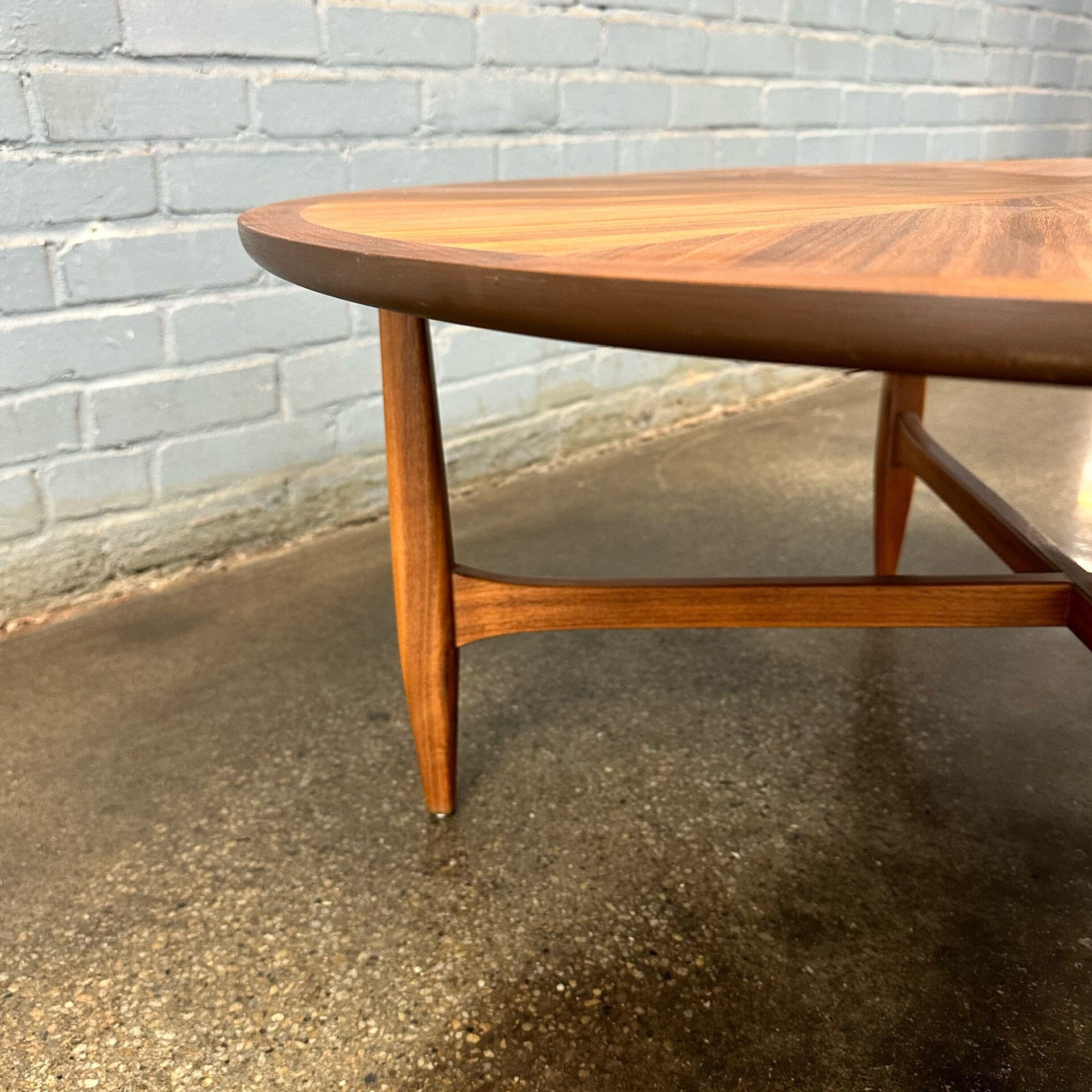 DREXEL HERITAGE　ドラムテーブル　ヴィンテージ　ミッドセンチュリー Drexel Heritage Round Walnut Coffee Table – MidMod Decor