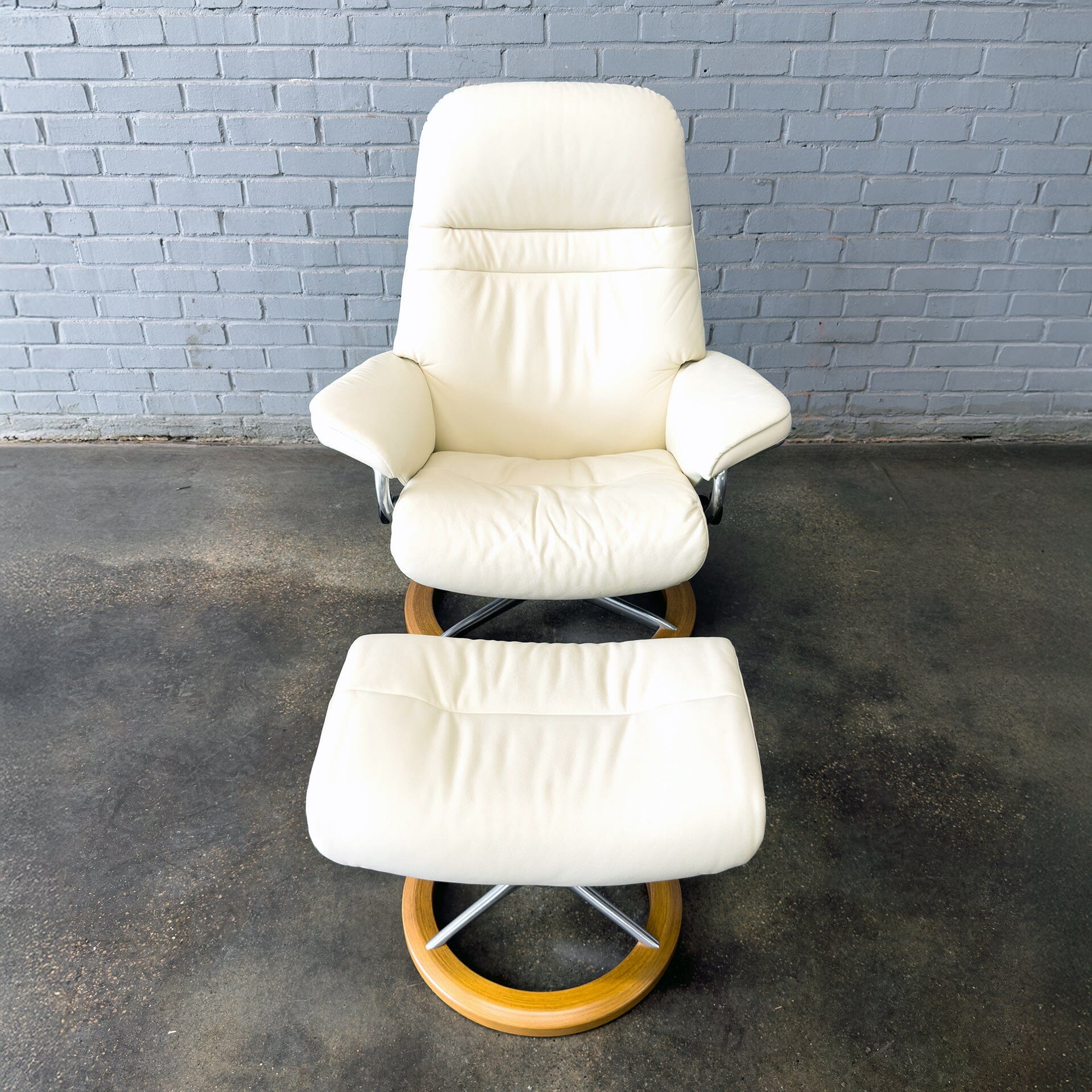 Ekornes Stressless Sunrise Lounge Chair and Ottoman with
