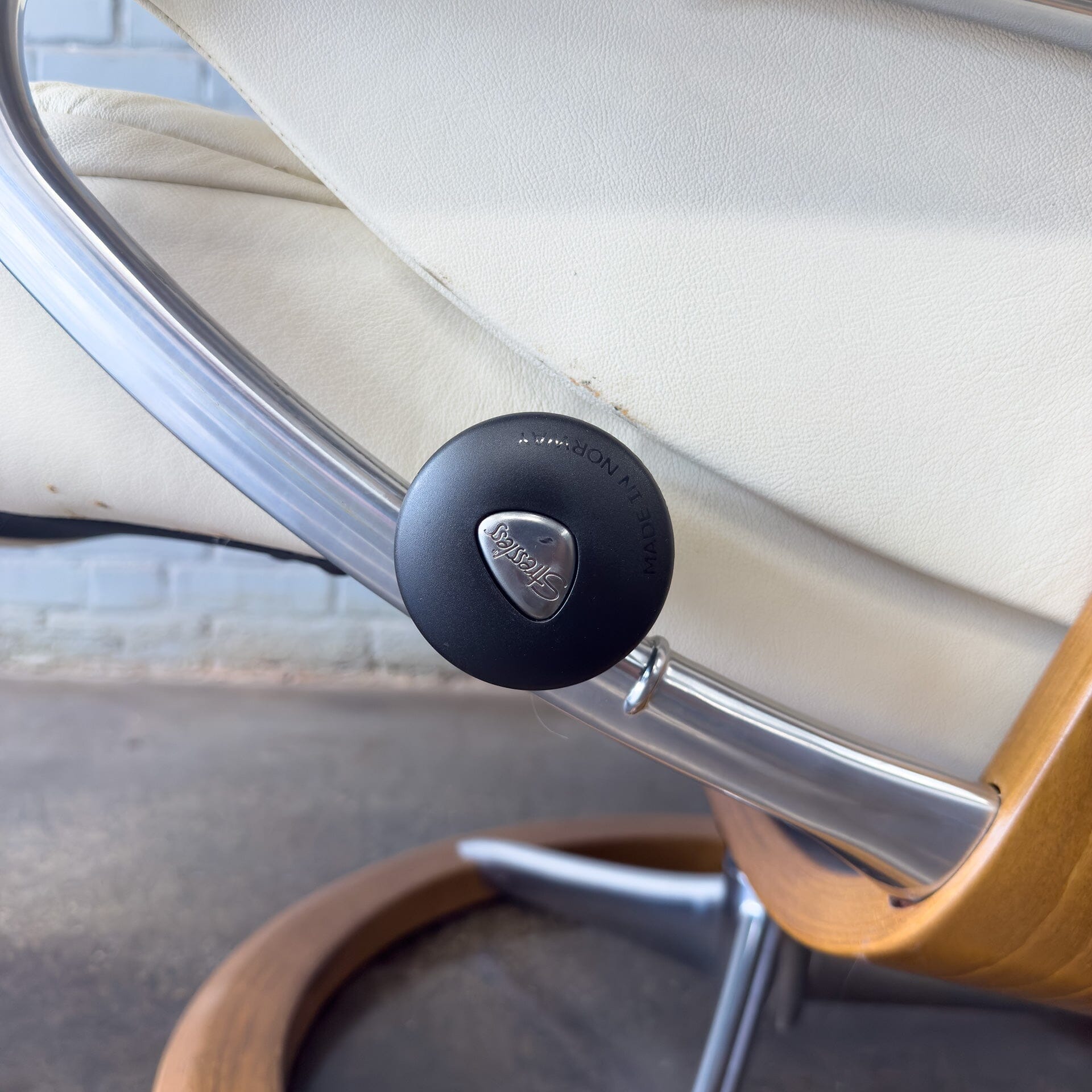 Ekornes Stressless Sunrise Lounge Chair and Ottoman with signature base Lounge Chairs MidMod Decor 