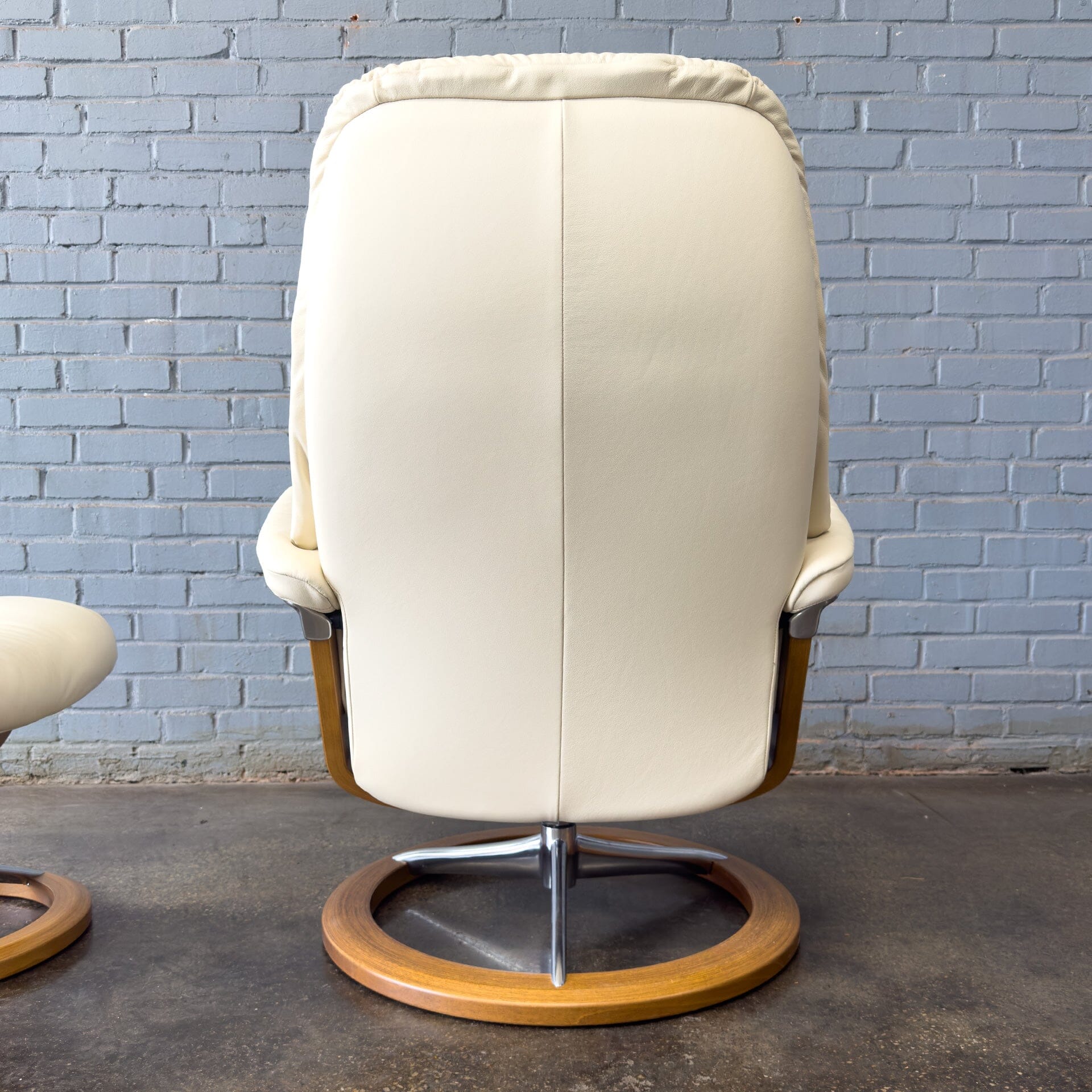 Ekornes Stressless Sunrise Lounge Chair and Ottoman with signature base Lounge Chairs MidMod Decor 