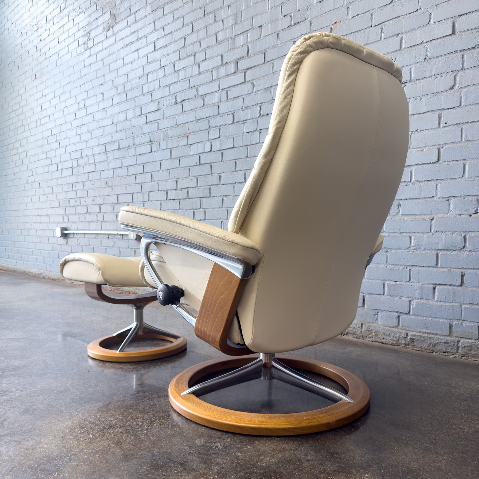 Ekornes Stressless Sunrise Lounge Chair and Ottoman with signature base Lounge Chairs MidMod Decor 