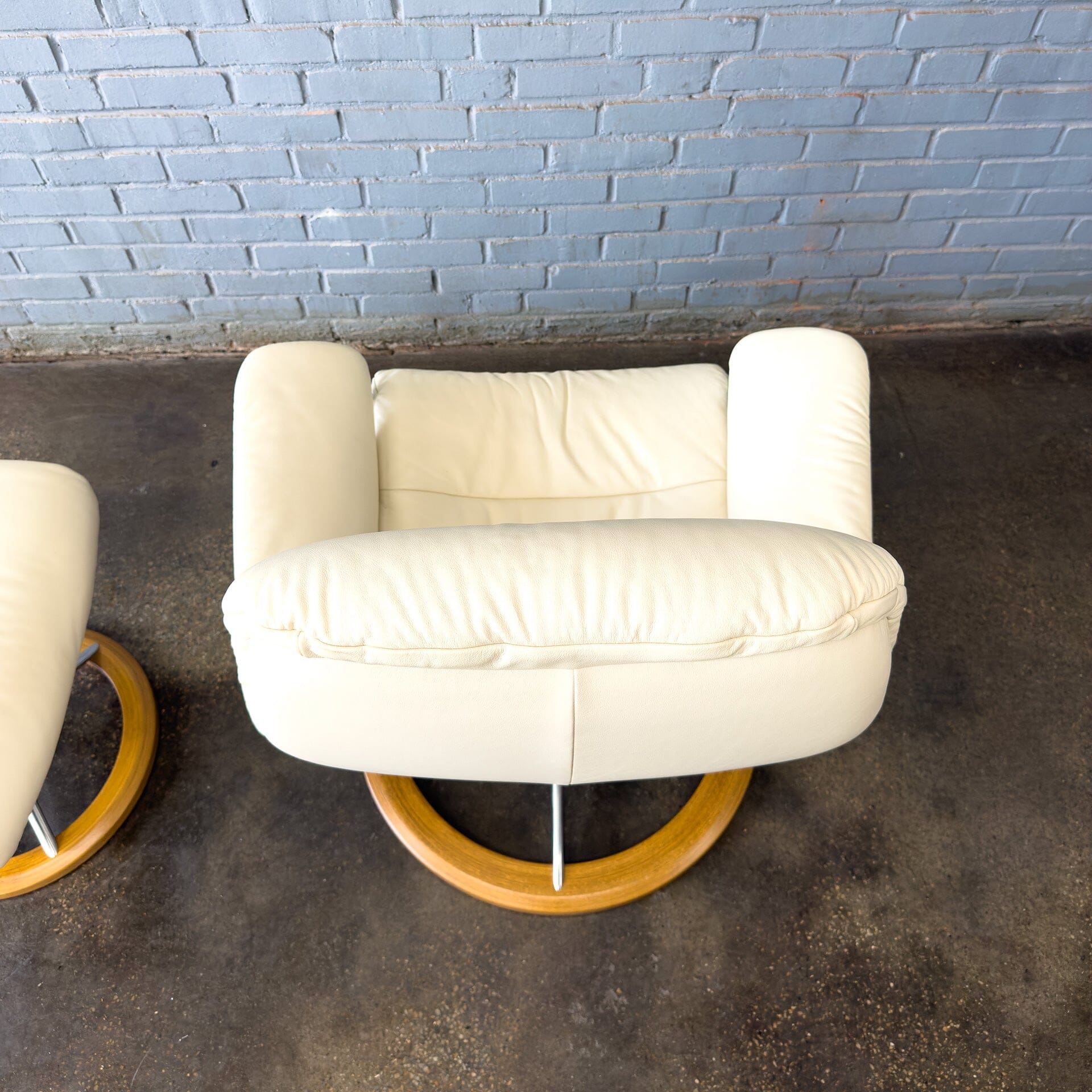 Ekornes Stressless Sunrise Lounge Chair and Ottoman with signature base Lounge Chairs MidMod Decor 