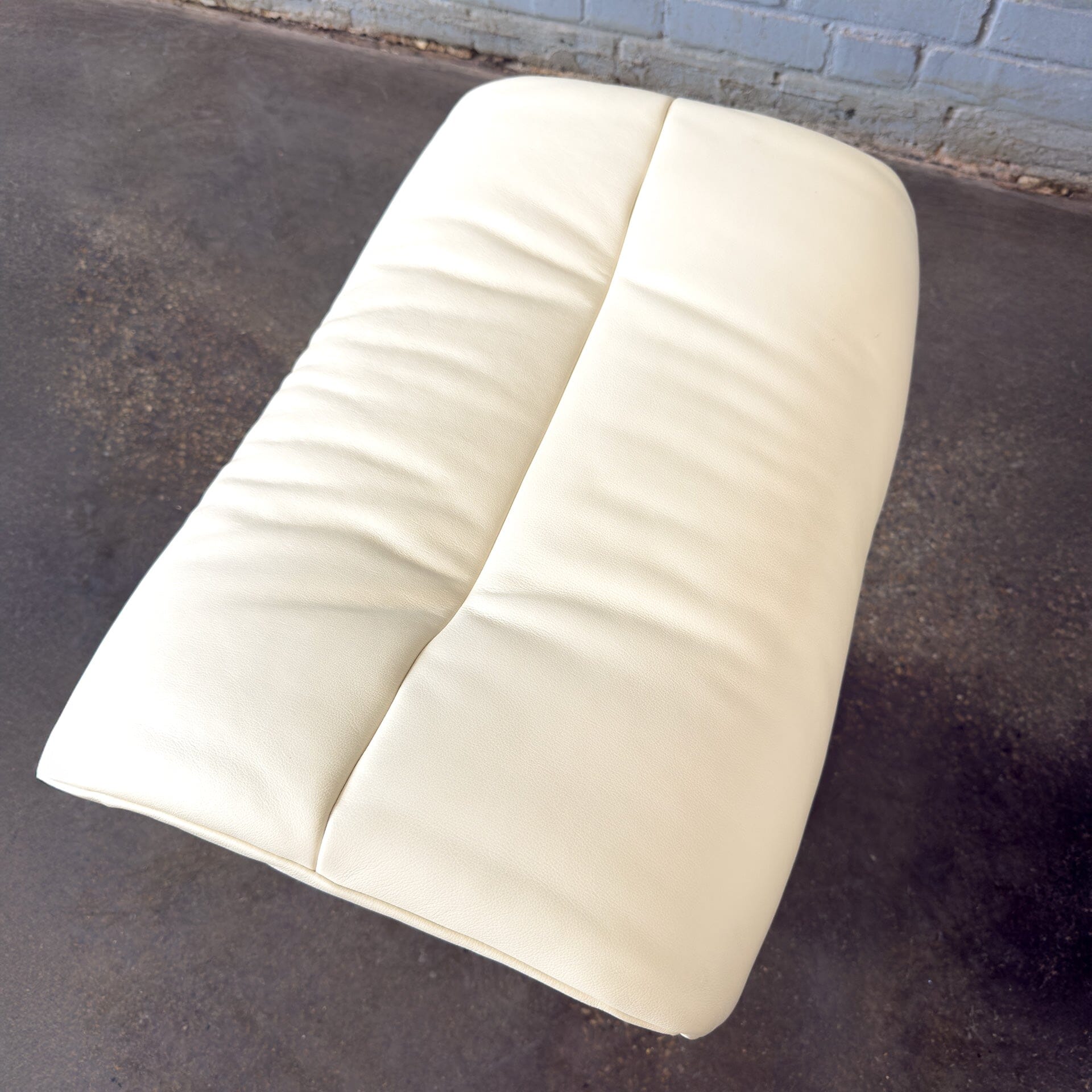 Ekornes Stressless Sunrise Lounge Chair and Ottoman with signature base Lounge Chairs MidMod Decor 