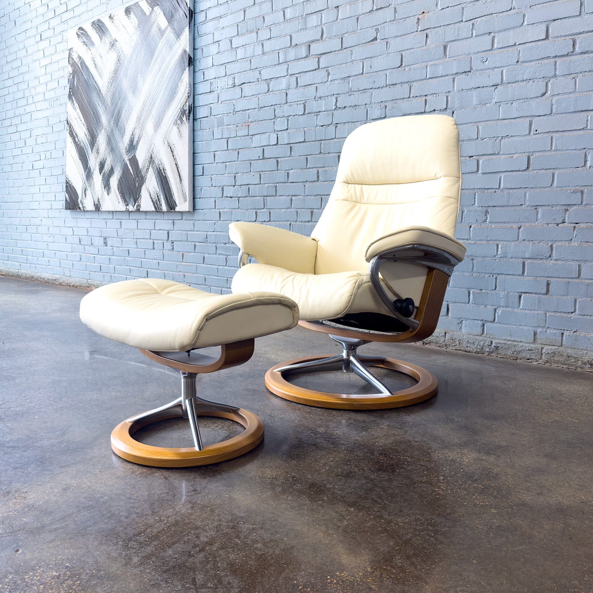 Ekornes Stressless Sunrise Lounge Chair and Ottoman with signature base Lounge Chairs MidMod Decor 