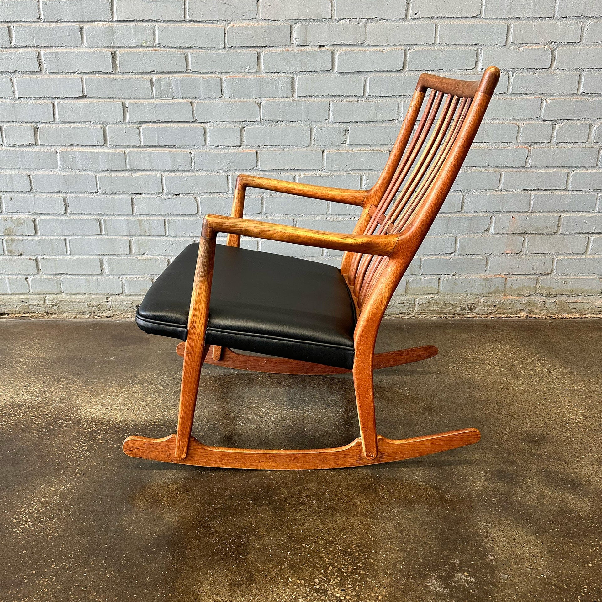 Hans Wegner ML-33 Rocking Chair Rocking Chair MidMod Decor 