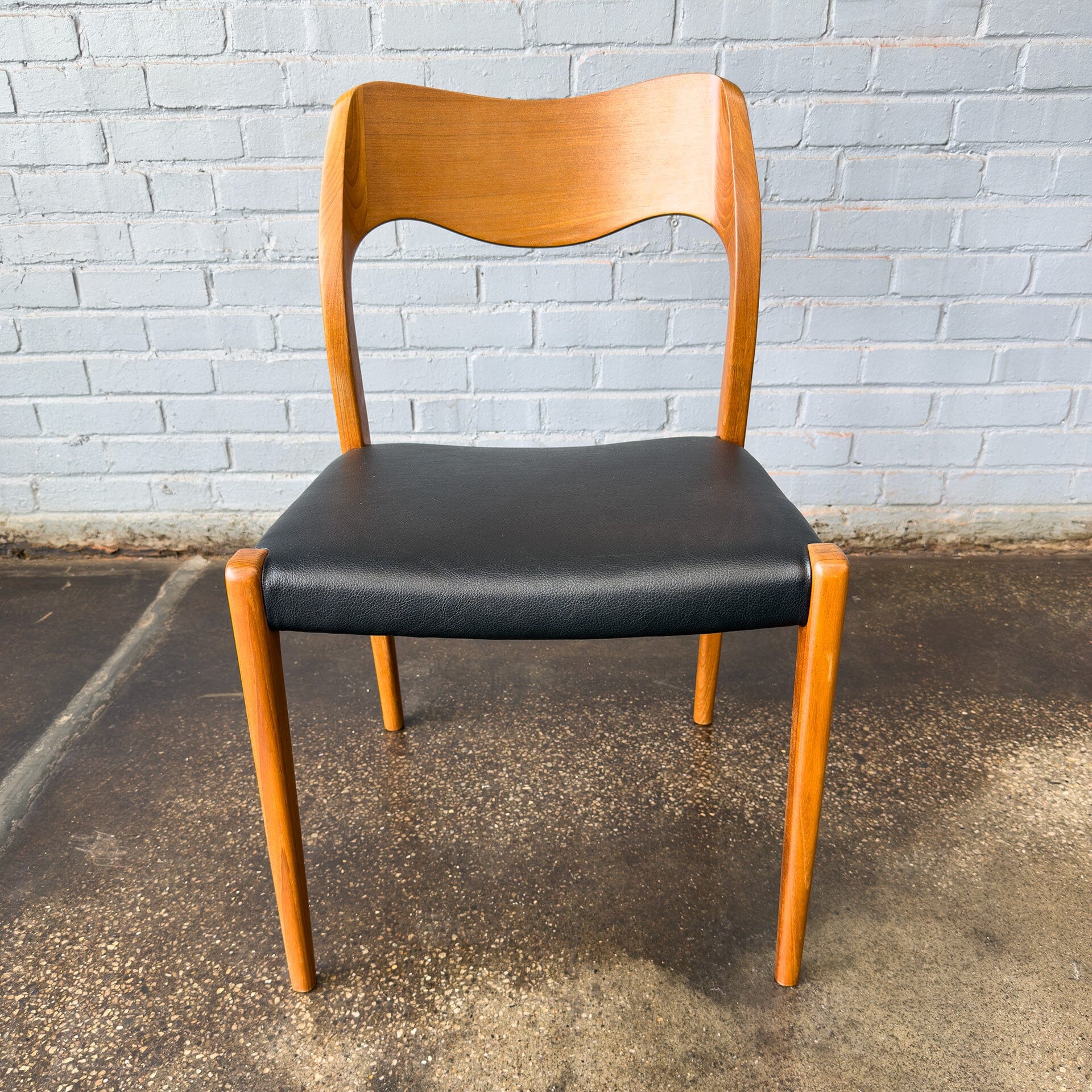 Set of 6 teak Møller 71 dining chairs with black leatherette seats Dining Chairs J.L. Møllers Møbelfabrik 
