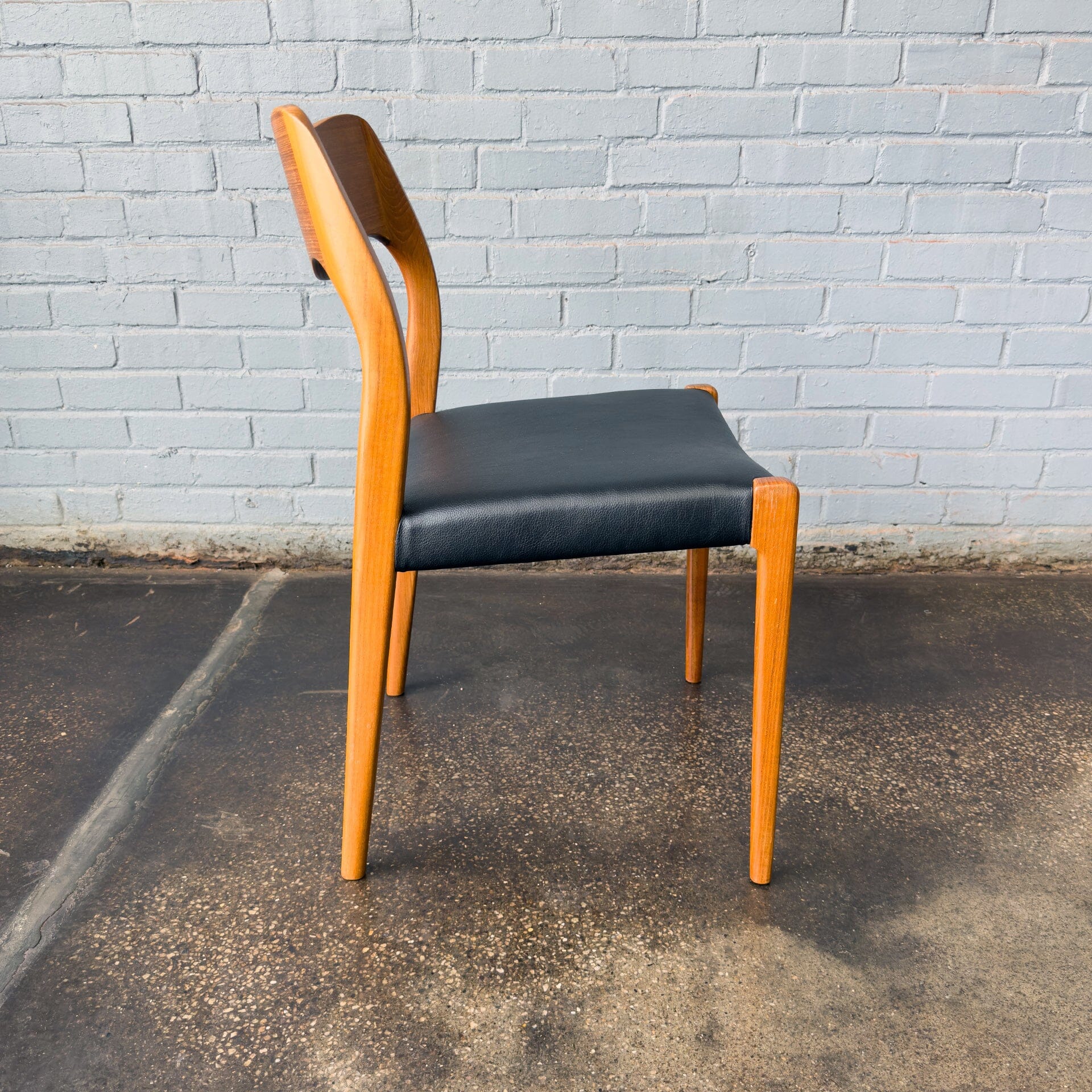 Set of 6 teak Møller 71 dining chairs with black leatherette seats Dining Chairs J.L. Møllers Møbelfabrik 