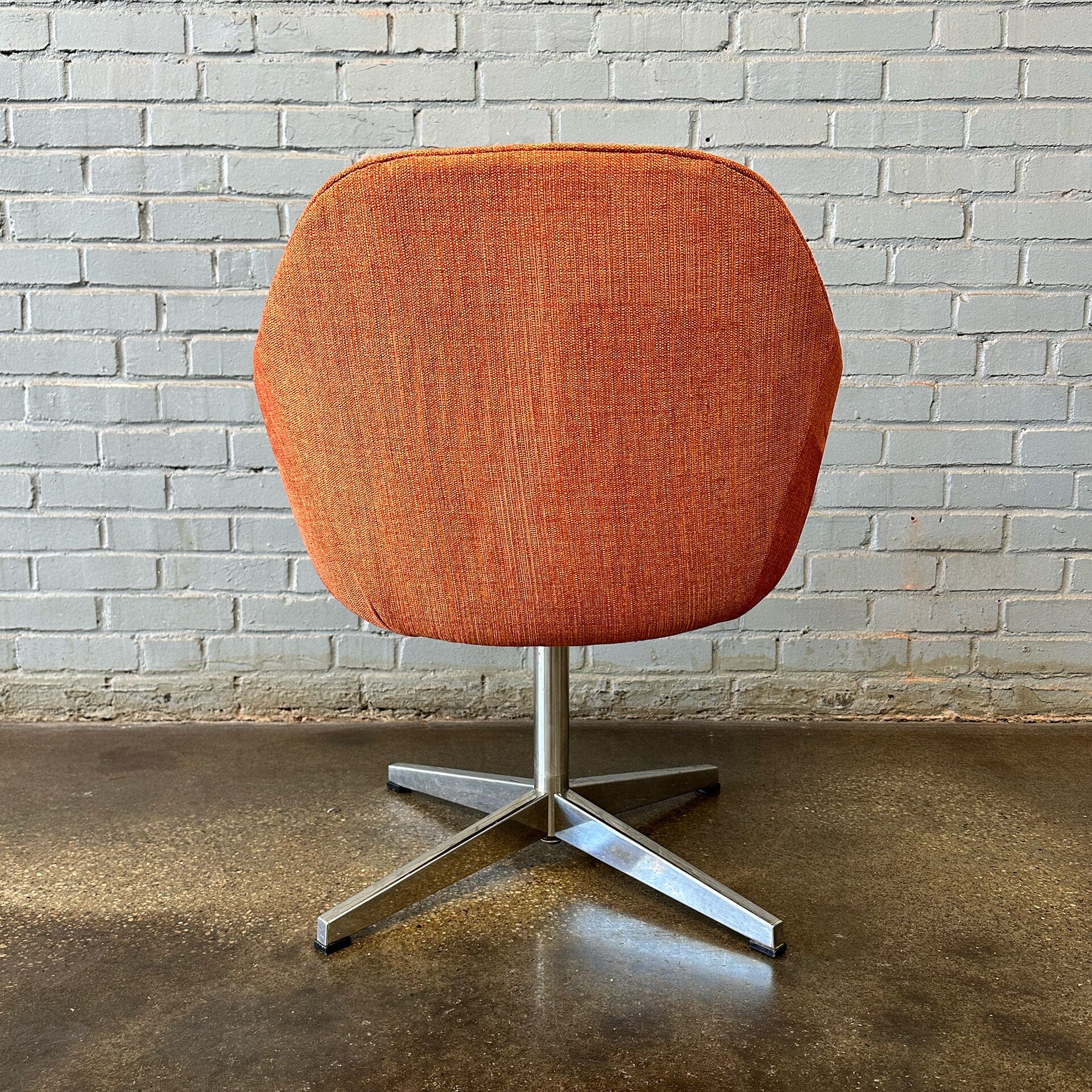 Swivel Armchair by Eero Saarinen for Knoll Arm Chairs Knoll 