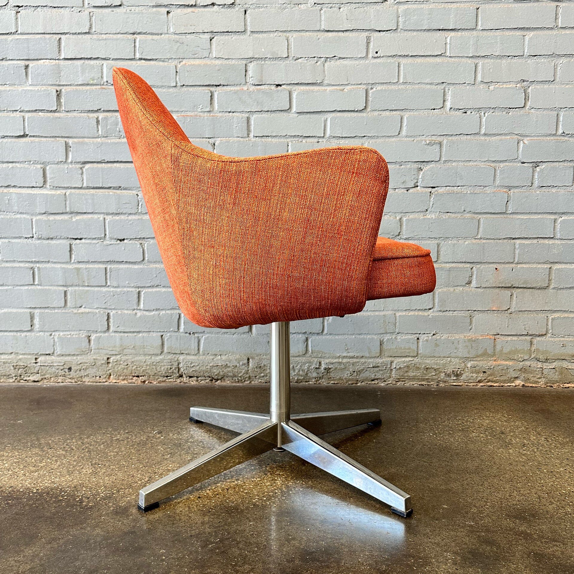 Swivel Armchair by Eero Saarinen for Knoll Arm Chairs Knoll 