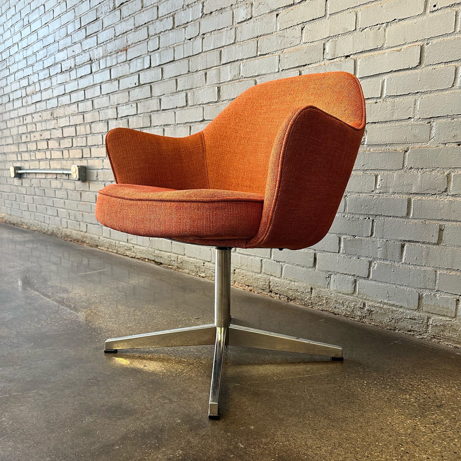 Swivel Armchair by Eero Saarinen for Knoll Arm Chairs Knoll 