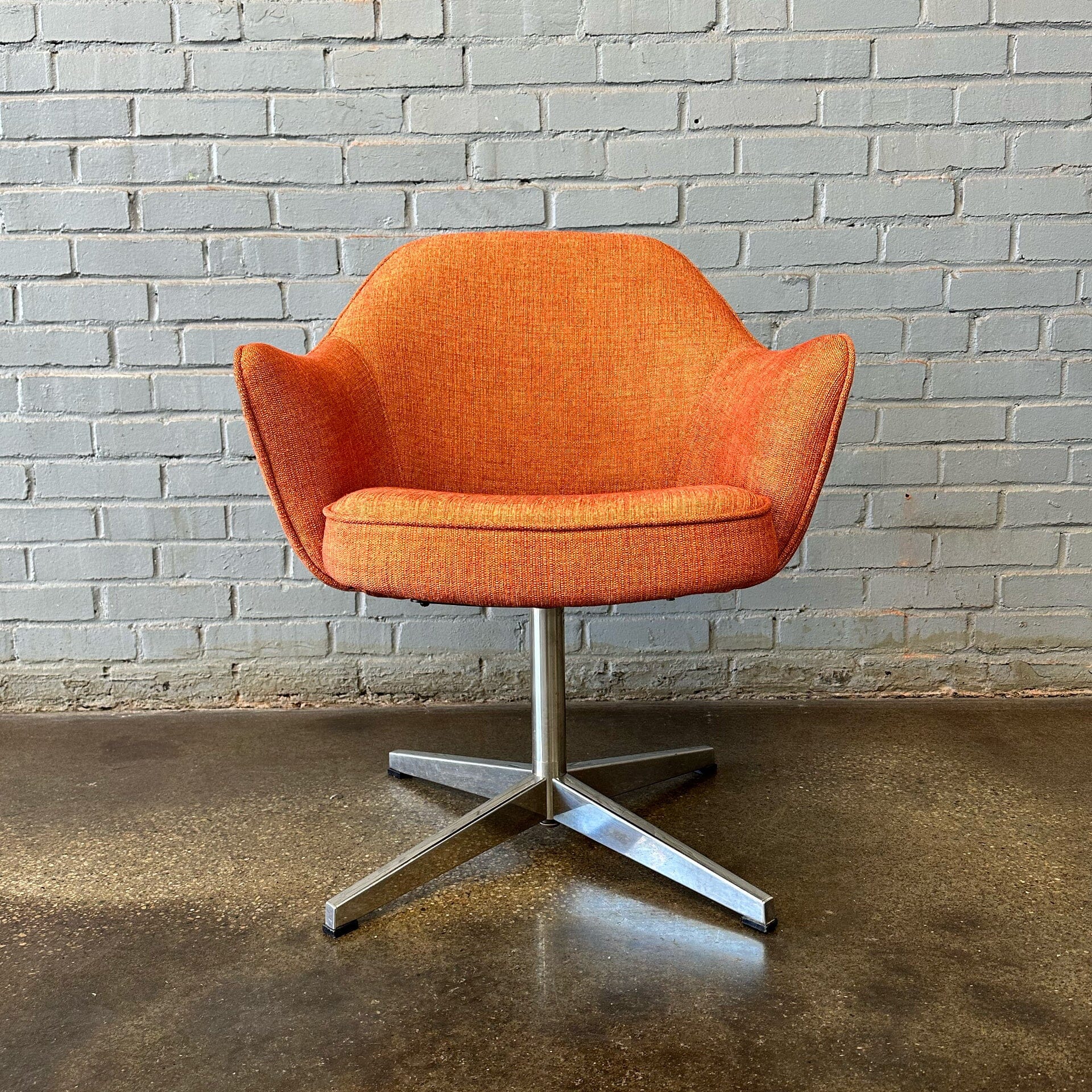 Swivel Armchair by Eero Saarinen for Knoll Arm Chairs Knoll 