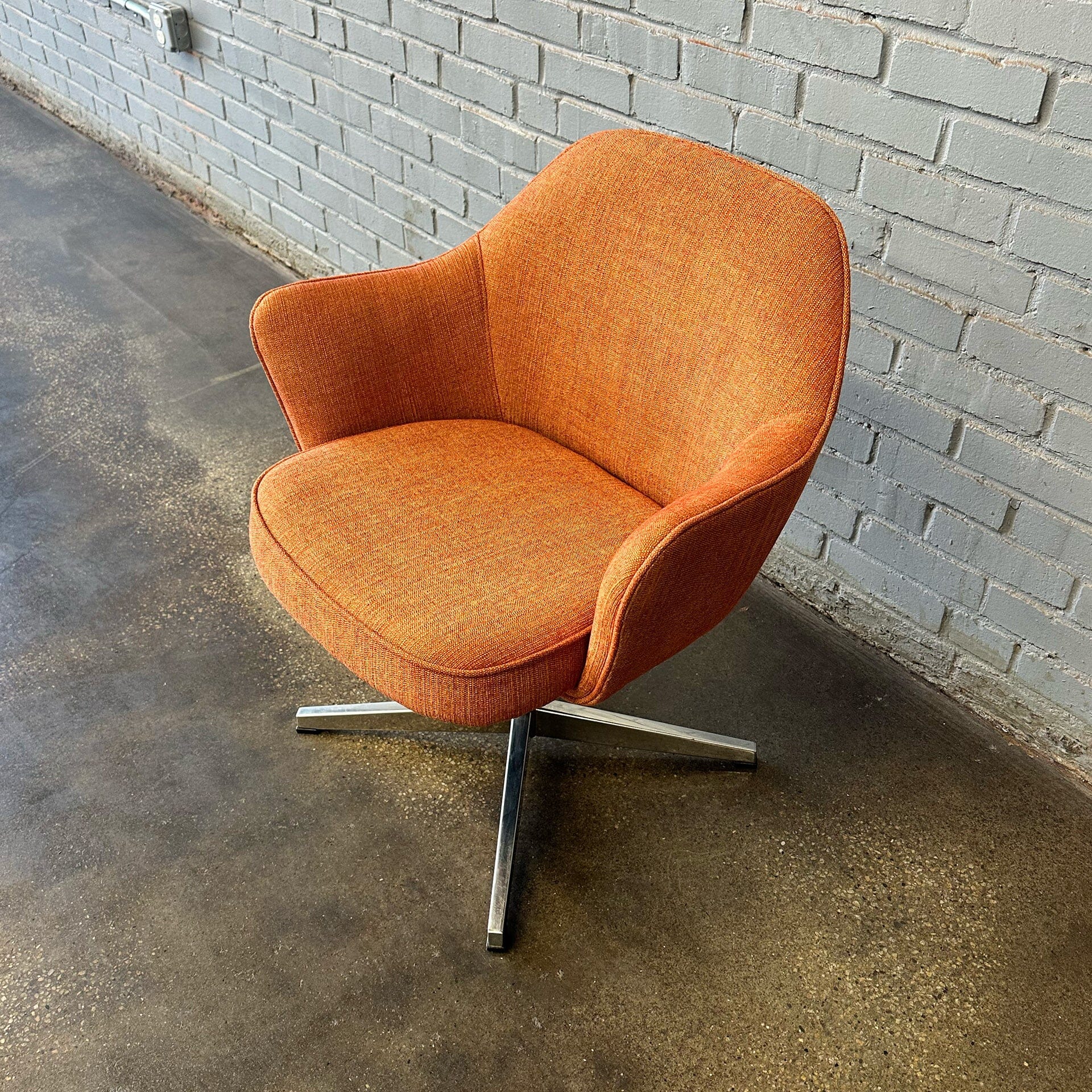 Swivel Armchair by Eero Saarinen for Knoll Arm Chairs Knoll 