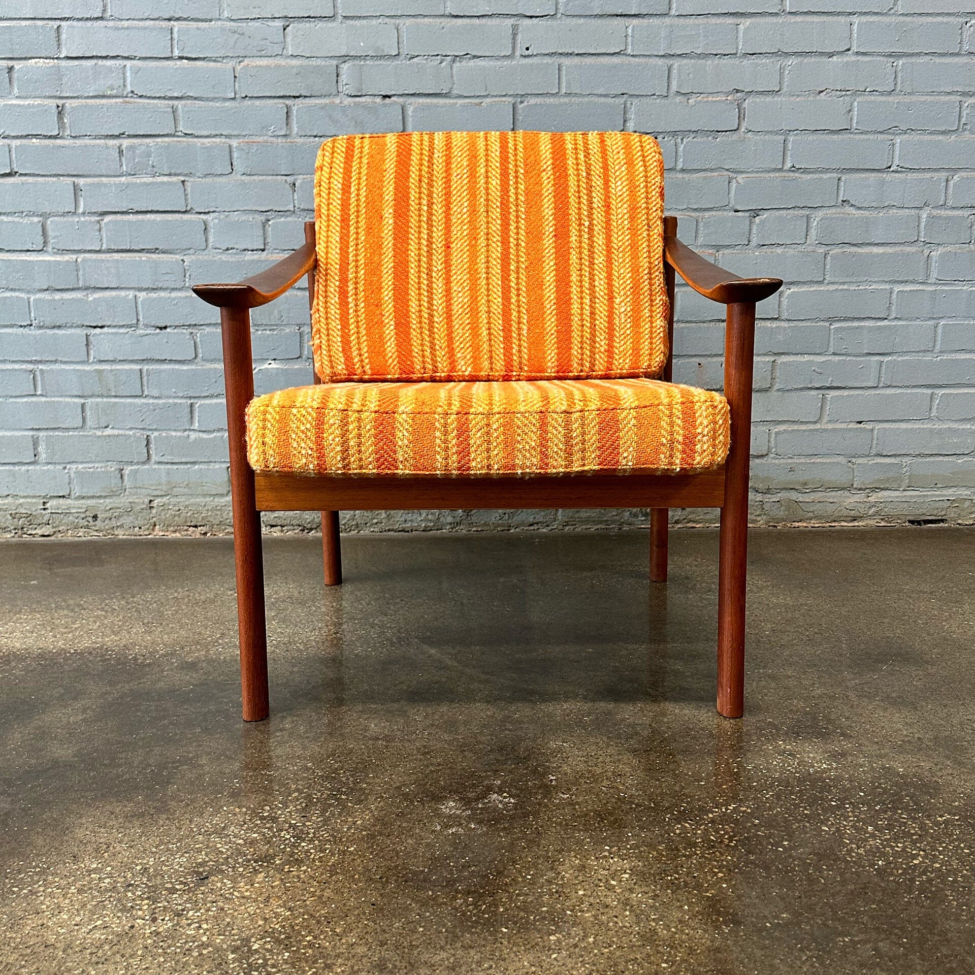 Teak lounge chair by Peter Hvidt