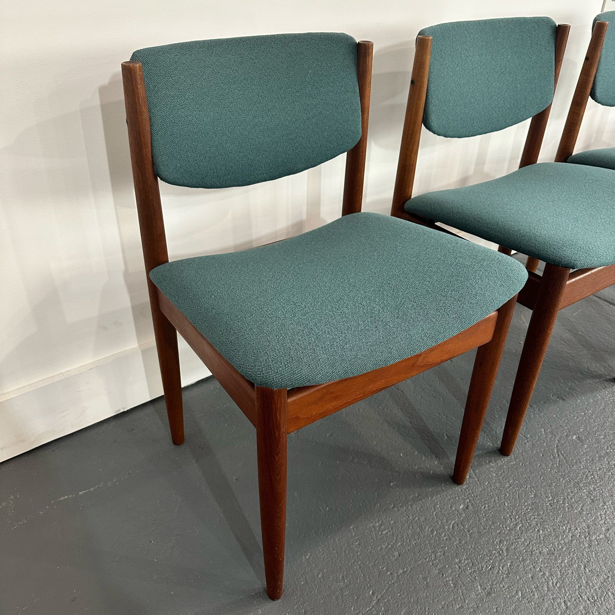 Set of 4 Finn Juhl Model 197 Danish Modern Dining Chairs Dining Chairs France and Søn 